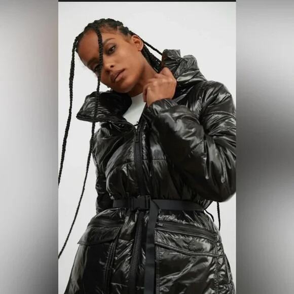 Atoir Sports Club The Podium Puffer Jacket Women 4 Black Shiny Streetwear Tech